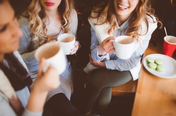 Expat.Guide IWG Event Caffé Del Mese in Pink