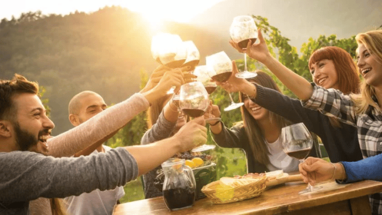 Expat.Guide Portuguese Association Encontro Mensal - Copos e Petiscos ao final do dia