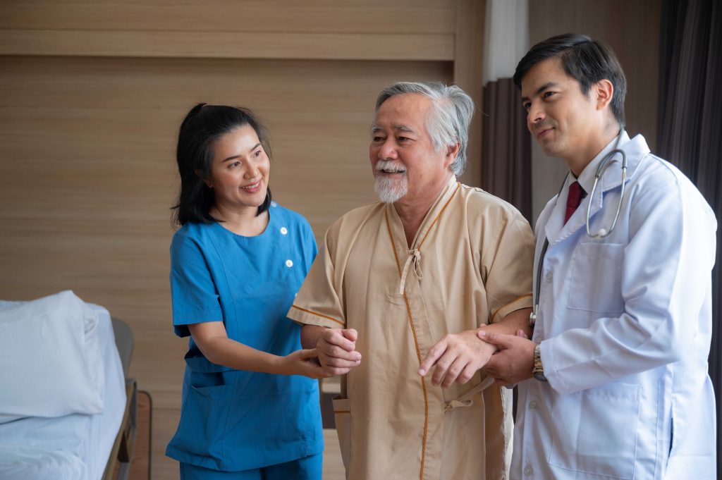 discovering traditional chinese medicine (tcm) for expats comparing tcm with western medicine